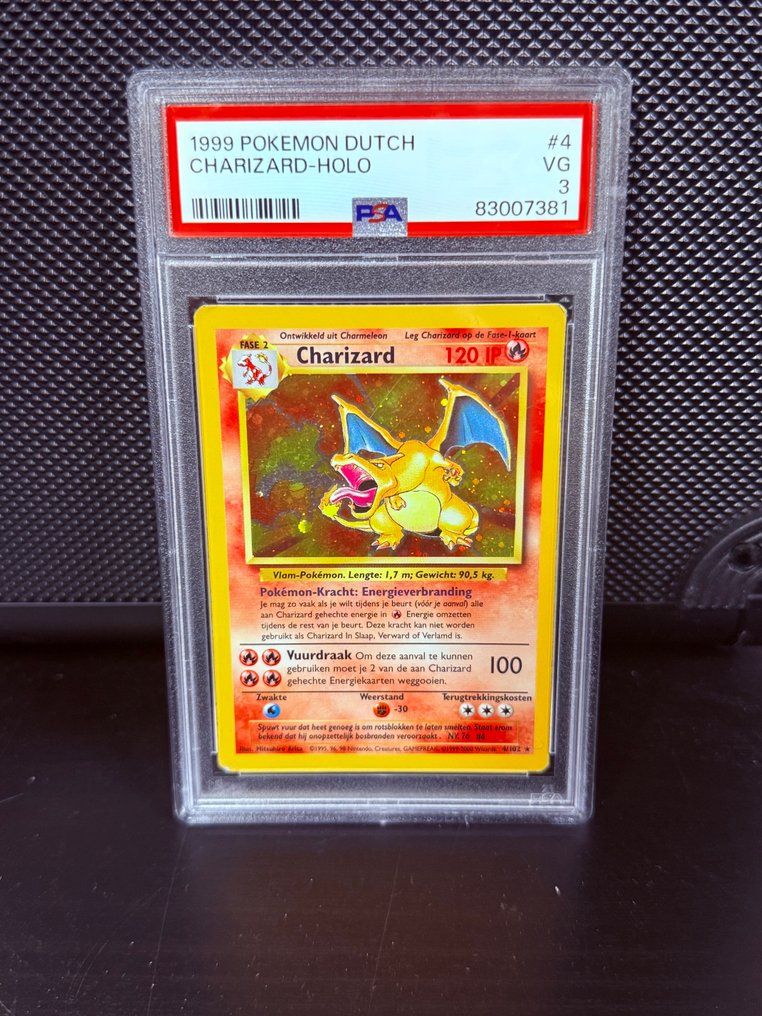 Pokémon - 1 Graded card - Charizard #4 Foil - PSA 3 - Various sets #1.0