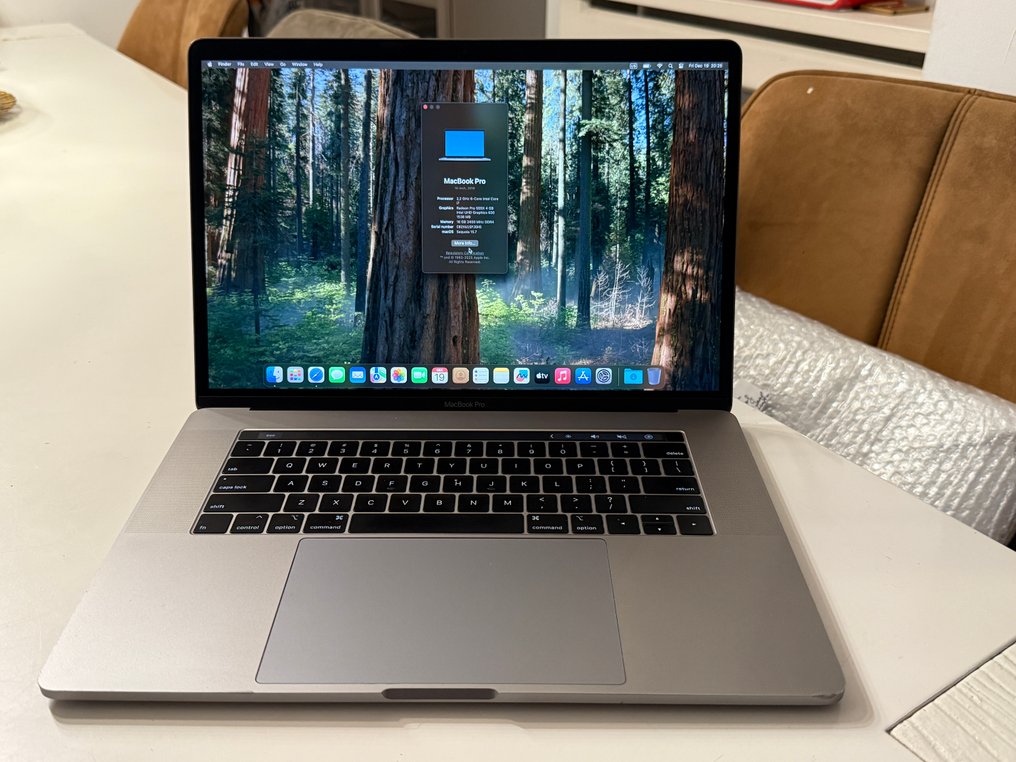 Apple MacBook Pro 15.4 inch HexaCore i7 - Laptop #1.0