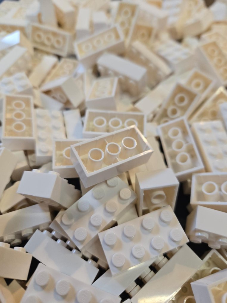 LEGO - Toy New Brick 2 x 4 White 200pcs #1.0