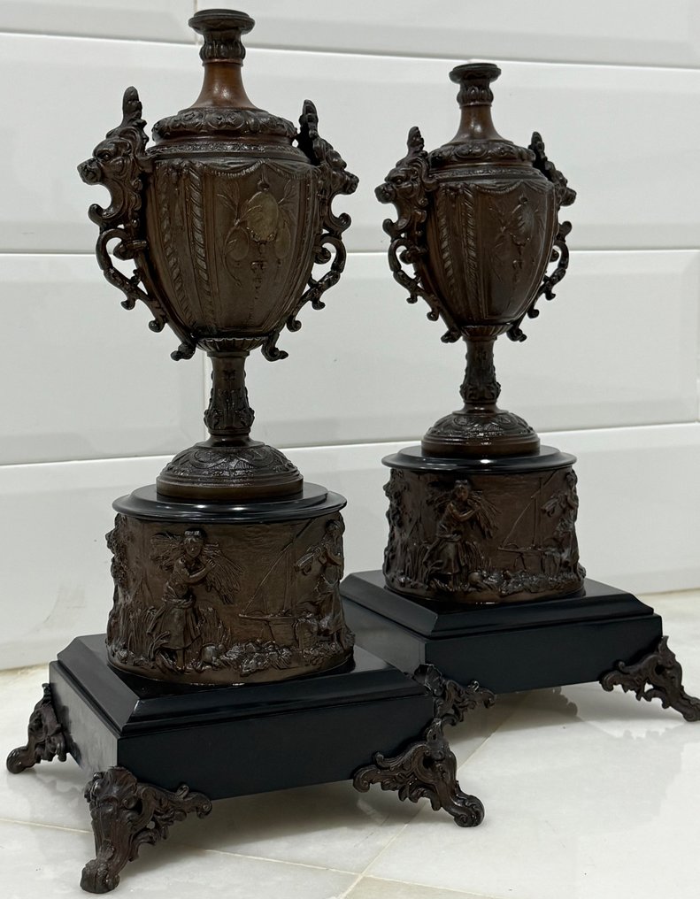 Vaso biansato (2)  - Bronzo, Spelter #1.0