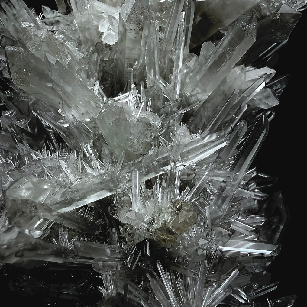 Classic Alpine Quartz – Issogne, Val d’Ayas - Height: 16 cm - Width: 13 cm- 970 g #2.1