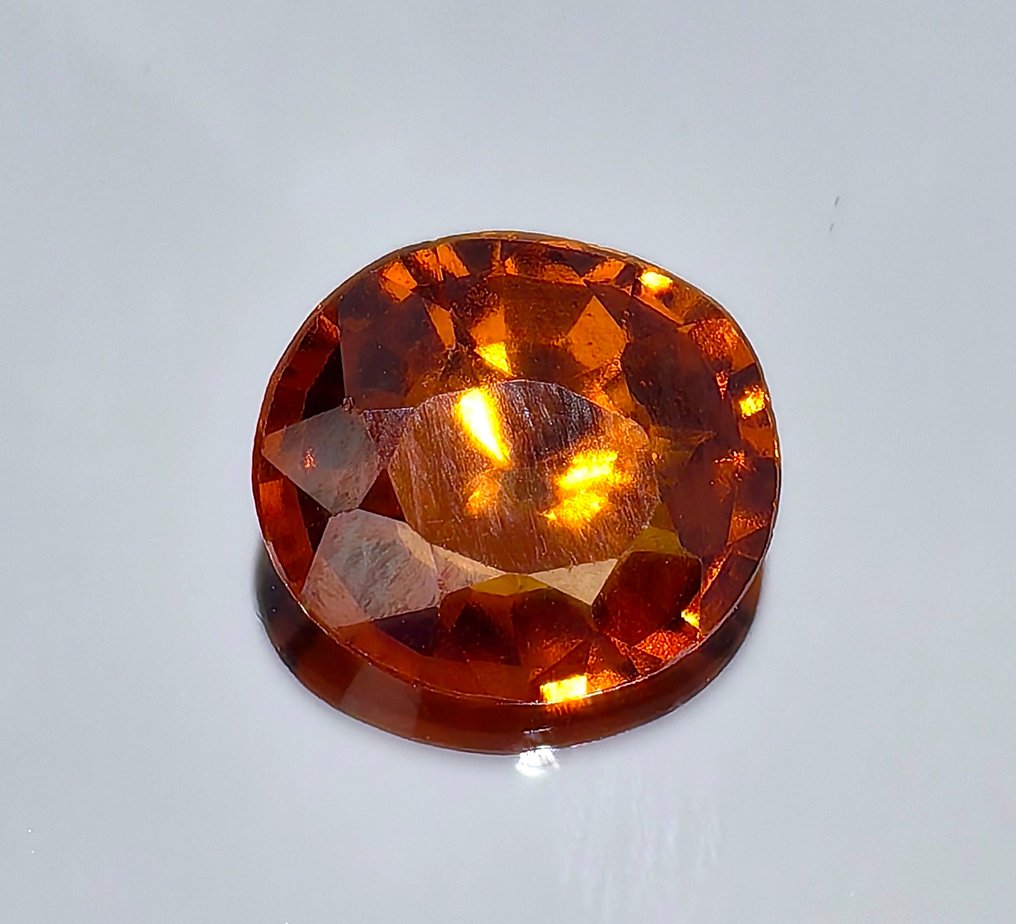 Bez ceny minimalnej
Hessonit - 3.86 ct - Antwerp Laboratory for Gemstone Testing (ALGT) #1.0