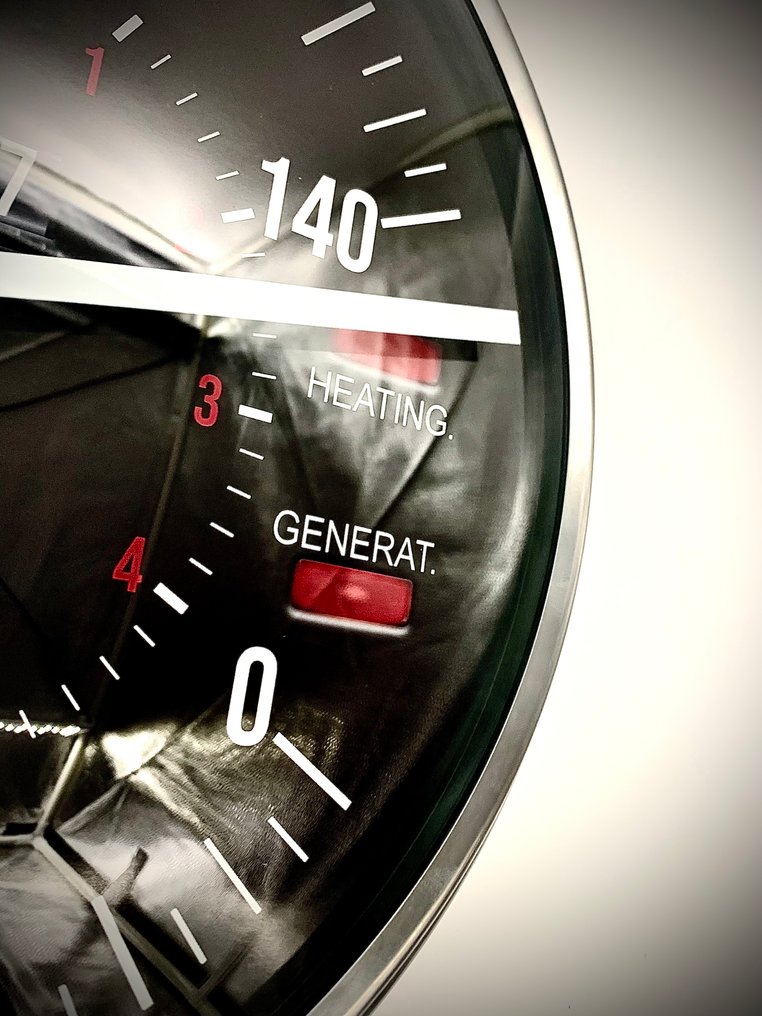 阿尔法·罗密欧Duetto——速度计风格壁钟——手工意大利汽车艺术——由 - LukanowskyArt -  現代的 玻璃, 金屬 - 2020+ - Alfa Romeo Duetto #4.3