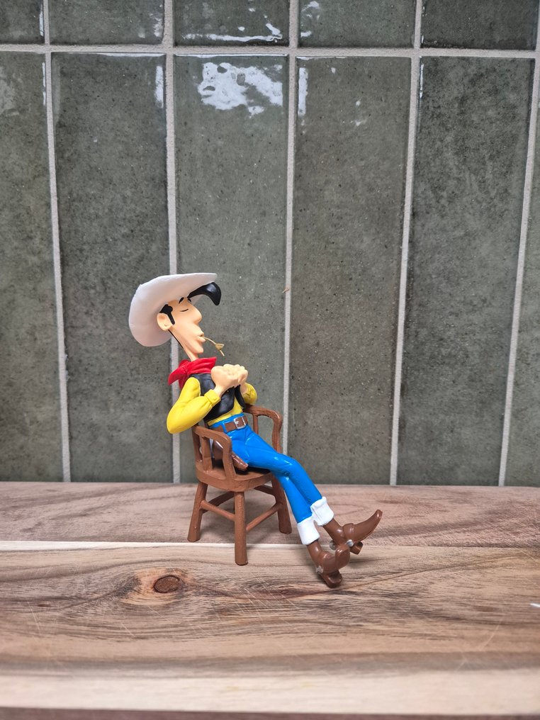 Hachette - Αγαλματίδιο - Figurine Lucky Luke assis sur une chaise - collection Hachette - boite d'origine - Πλαστικό #1.0