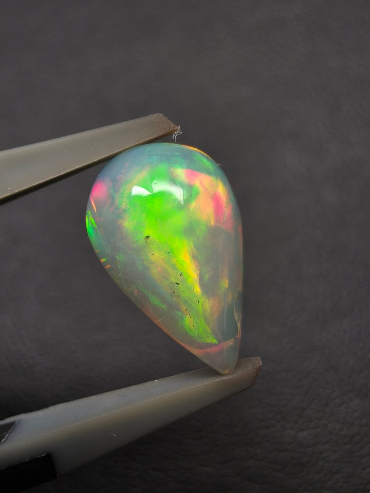 1.64ct Natural White Opal Cabochon - Height: 12.2 mm - Width: 7.5 mm- 0.33 g #2.1