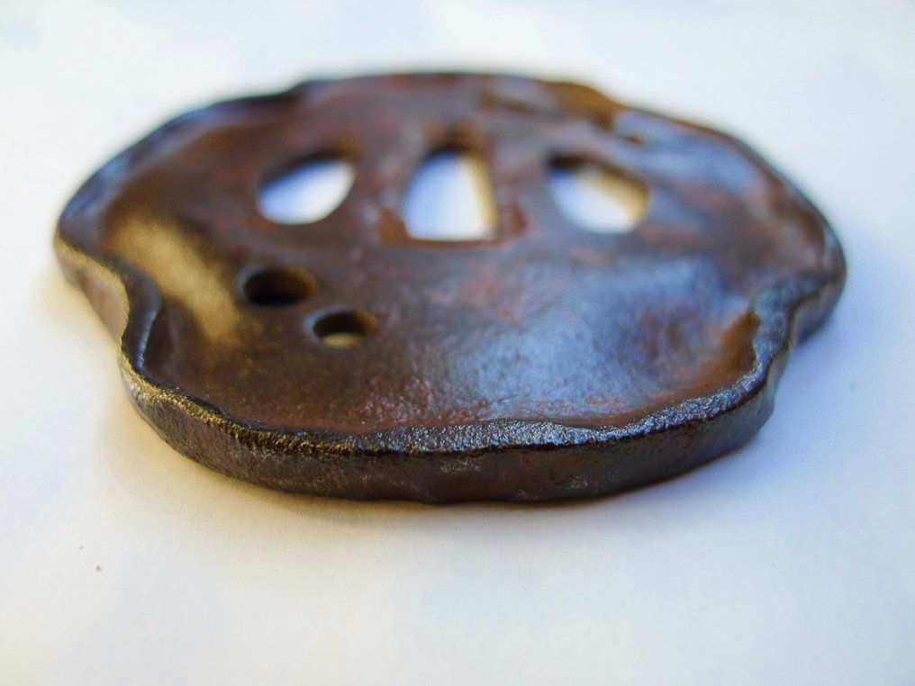 Vacker mokko sukashi drakmotiv stor tsuba. - Japan #2.1