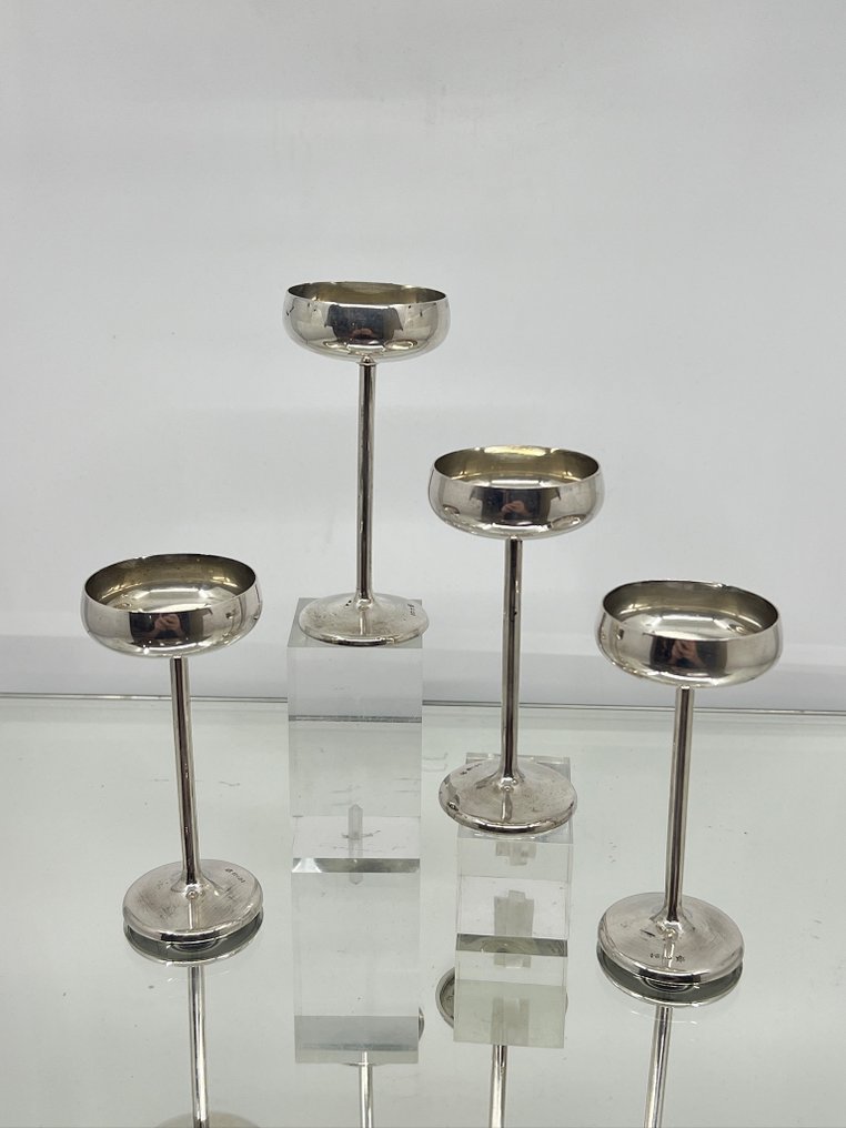 Grimminger Jacob - Κηροπήγιο Μικρές τάζες ή ποτήρια λικέρ ψηλά. (4) - .800 silver - Ποτηράκια κεριών #1.0