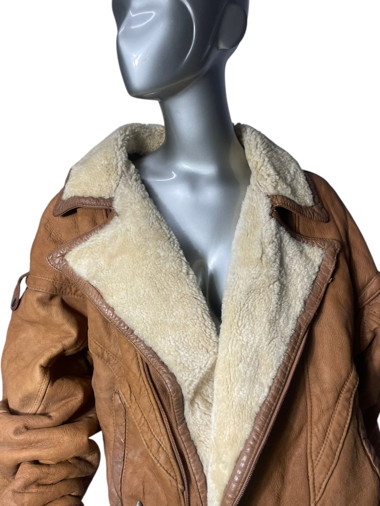 Artisan Furrier - Abrigo de piel #1.0