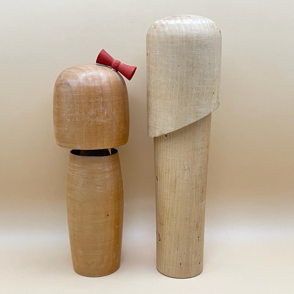 白色花卉图案——由获总理奖的日本创意木偶娃娃组成的一对 - 木 - 日本 - 昭和年代(1926-1989) #3.2