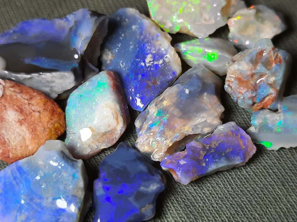 21 克拉 - 天然黑色/水晶澳大利亚欧泊 粗糙- 4.2 g #2.1