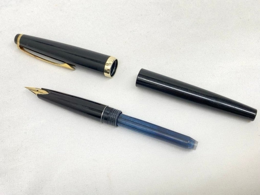 Pilot - Fountain Pen — Vintage Black Resin, “Super Quality” Gold-Tone Nib, Japan [Good Condition] - Zonder minimumprijs - Vulpen #3.2