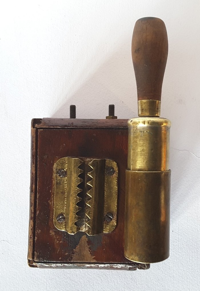 L’Allumette Électrique – Raro lotto di accenditori elettrici  inizi ’900 - Αναπτήρας - Μέταλλο - Ξύλο - Χαλκός #1.0