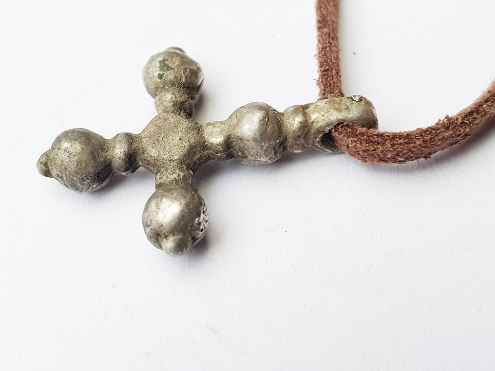 Βυζαντινή Ασημί Εξαιρετικός Βυζαντινός ασημένιος σταυρός, 10ος–12ος αιώνας μ.Χ. — Ένα θρησκευτικό λείψανο του - 27 mm  (χωρίς τιμή ασφαλείας) #2.1