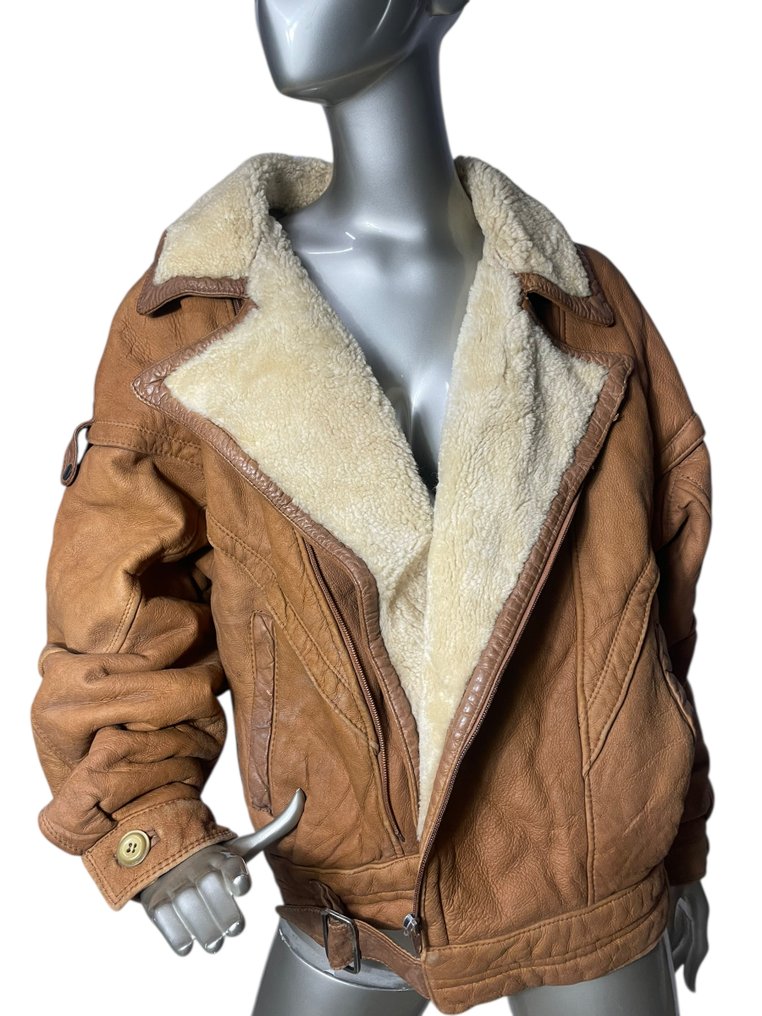 Artisan Furrier - Abrigo de piel #1.0