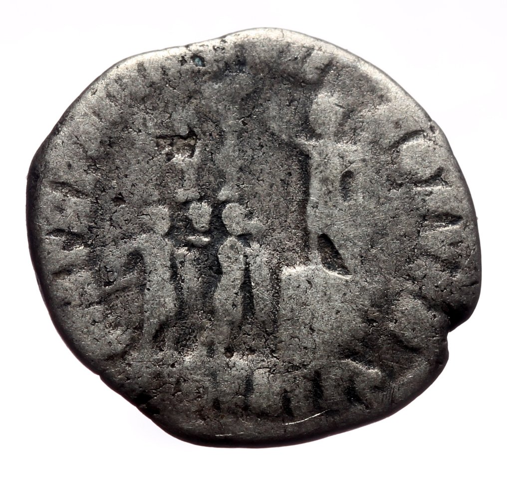 Impero romano. Commodus (AD 177-192). Denarius Emperor standing on platform  (Senza prezzo di riserva) #1.0