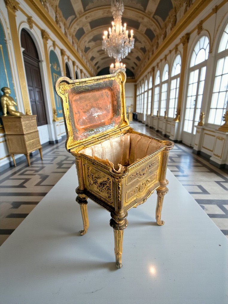 Κουτί κοσμημάτων - Στυλ Ναπολέοντα Γ' – 1850-1900 – Σημειωμένο ως «DEPOSE NR 10». - Μπρούντζος, σατέν #1.0