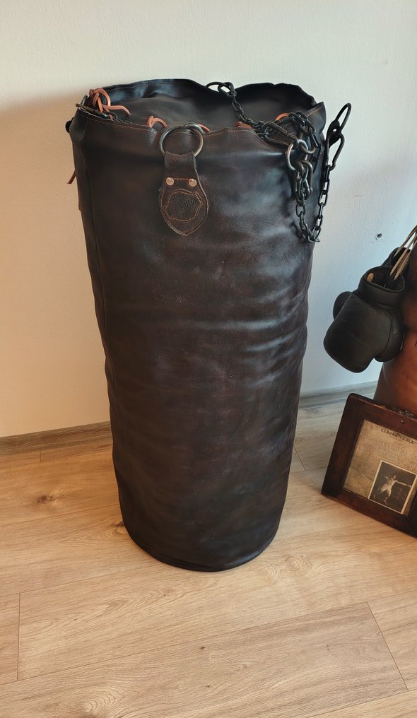 Παλιό αυθεντικό δερμάτινο punching bag - Διακοσμητικός σάκος του μποξ #1.0