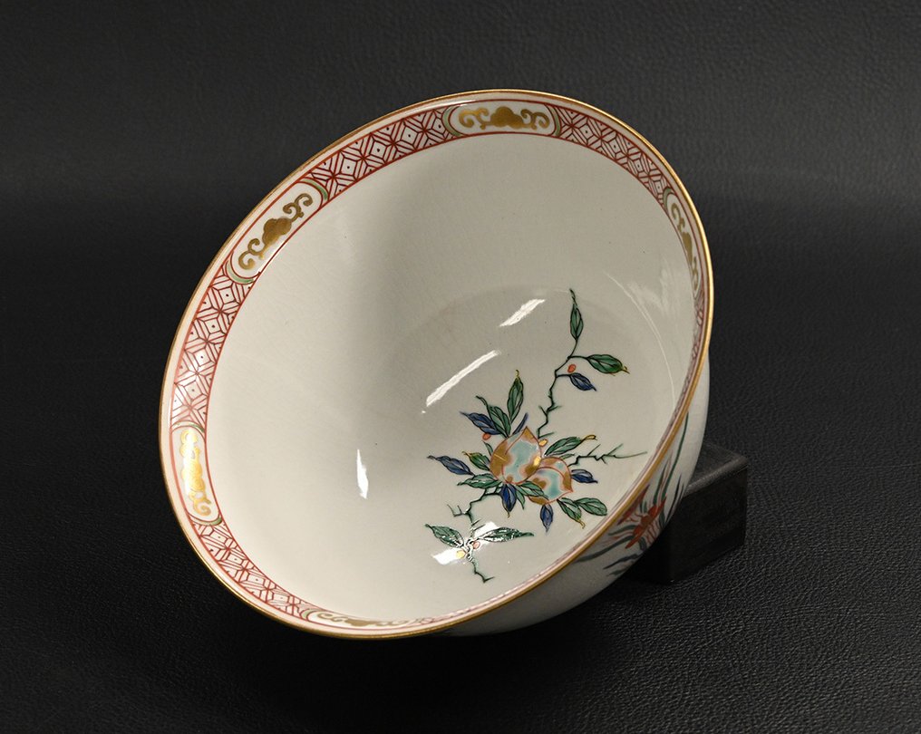 Μπολ - Very fine kutani peach and flower bowl, marked - including tomobako - Πορσελάνη #2.1
