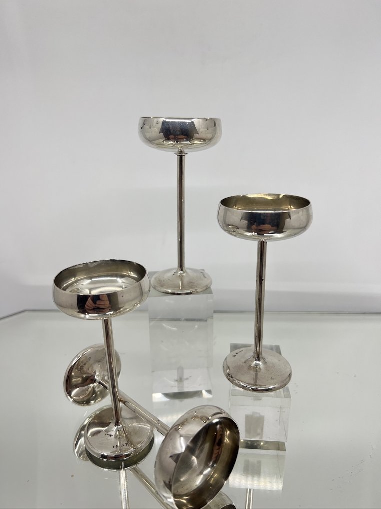 Grimminger Jacob - Κηροπήγιο Μικρές τάζες ή ποτήρια λικέρ ψηλά. (4) - .800 silver - Ποτηράκια κεριών #4.3