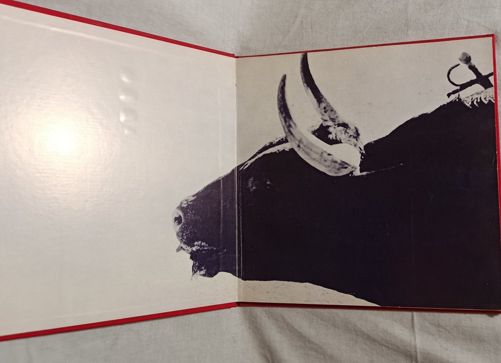 Lucien Clergue, Jean Cocteau - Ex. enrichi d'une photographie originale signée. - Toros Muertos - 1963 #4.3