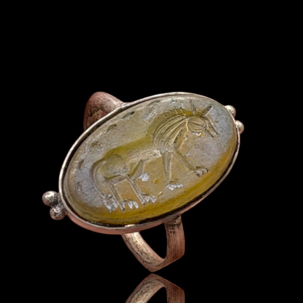 Σύγχρονο ασημένιο δαχτυλίδι με ένα παλιό ανατολίτικο ένταλγιο. Ασημί Δαχτυλίδι  (χωρίς τιμή ασφαλείας) #1.0