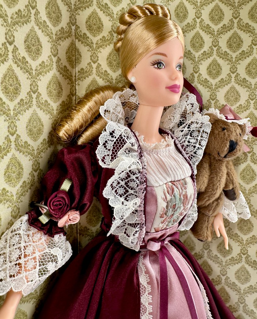 Mattel  - Barbie-docka Victorian Barbie with Cedric Bear – Barbie Collectibles – Collector Edition – 1999 - USA #4.3