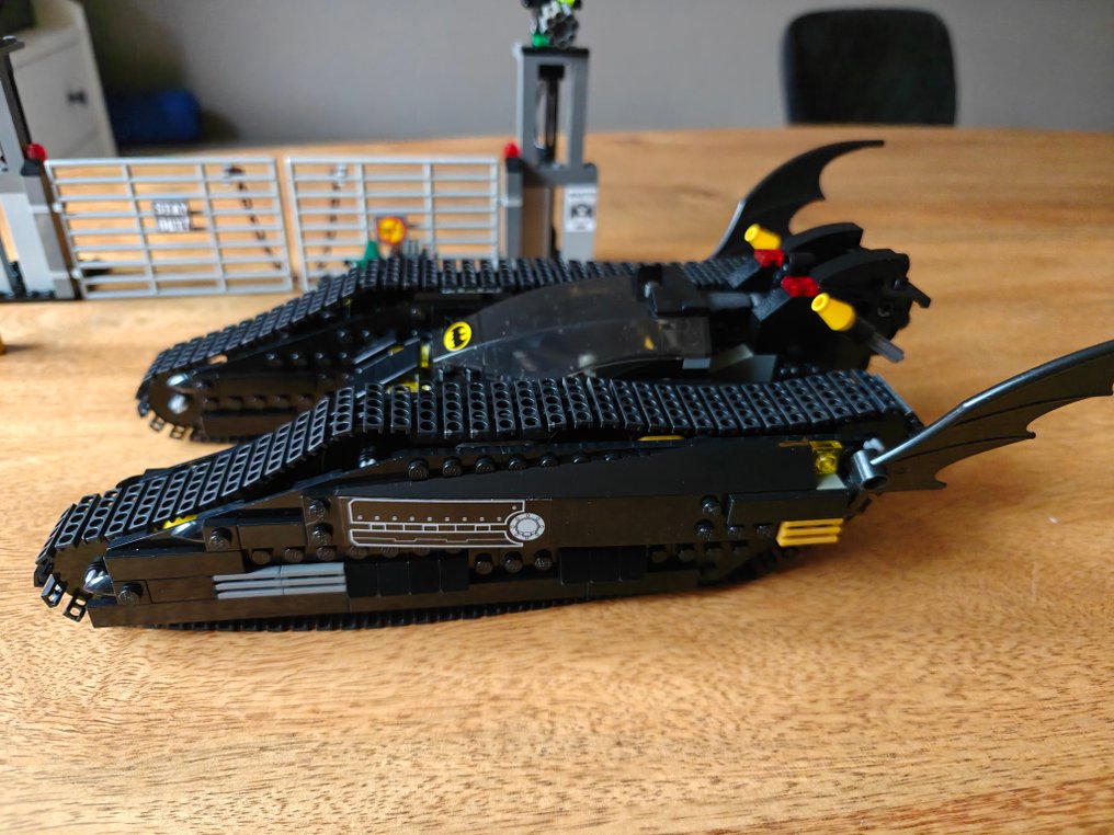 Lego Set - 7787 - DC Comics - Bat-Tank #2.1