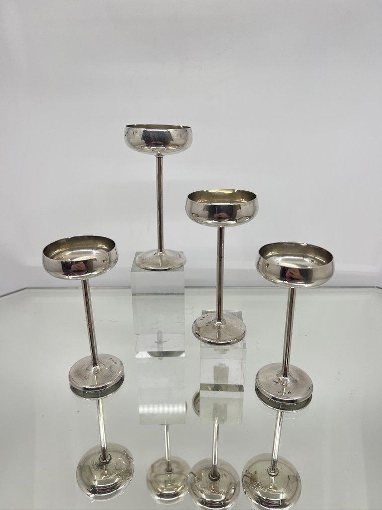 Grimminger Jacob - Κηροπήγιο Μικρές τάζες ή ποτήρια λικέρ ψηλά. (4) - .800 silver - Ποτηράκια κεριών #2.1