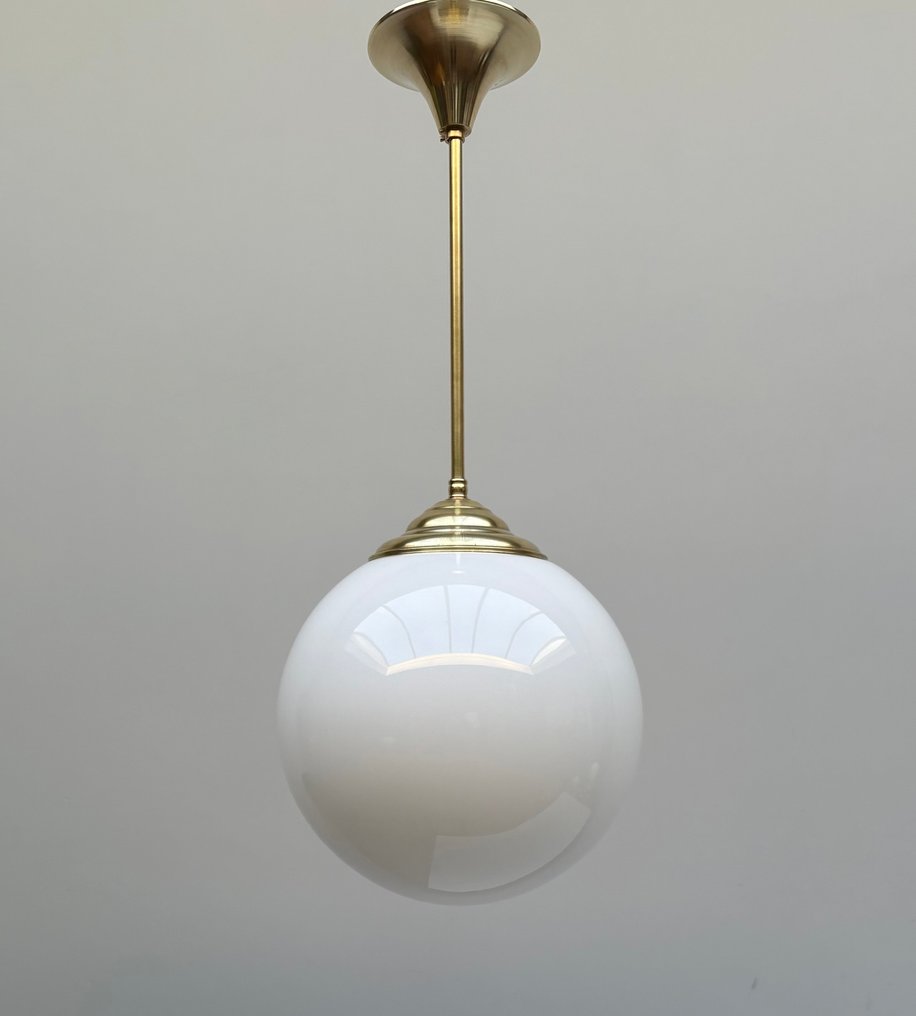 Φωτιστικό οροφής - Γυαλί οπαλίνης - Κρεμαστό φωτιστικό από μπρούντζο με οβάλ οπαλίνης κυκλή γυάλινο καπέλο. #2.1