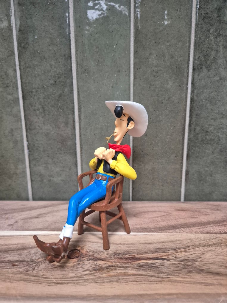 Hachette - Αγαλματίδιο - Figurine Lucky Luke assis sur une chaise - collection Hachette - boite d'origine - Πλαστικό #1.0