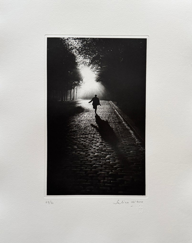Sabine Weiss (1924-2022) - Vers la lumière, 1953 #1.0