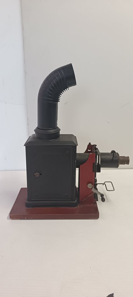 Unknown brand. Unknown model. Lanterna mágica #1.0