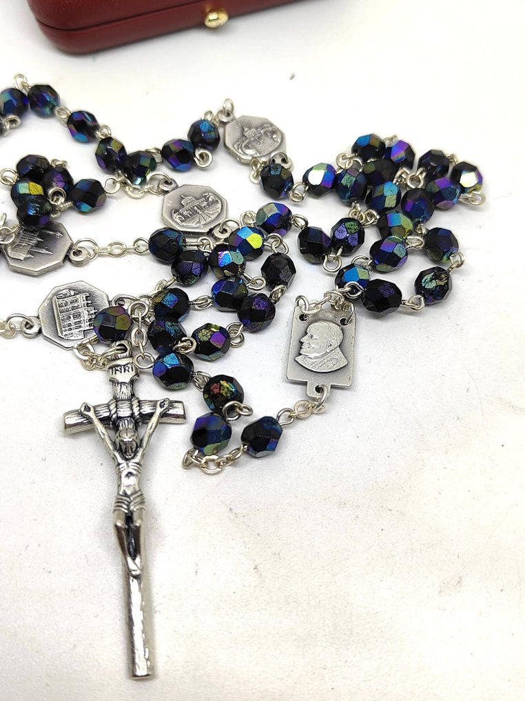  Różaniec - Różaniec z niebieskimi kryształami Papieża Jana Pawła II z czterema bazylikami Rzymu podarowany i - 1990-2000  #4.3