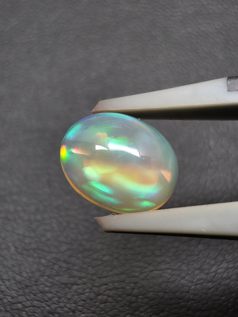 1.67克拉天然白色欧泊 弧面形 - 高度: 9.8 mm - 闊度: 7.8 mm- 0.33 g #3.2