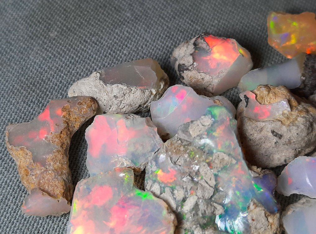 44 καρατίων - Όμορφες οπάλες Τραχύς- 8.8 g #3.2