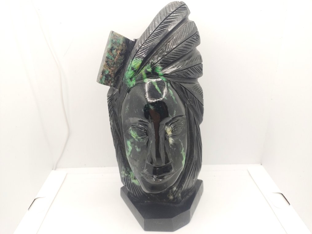 Άριστης ποιότητας - σκαλιστό Βραζιλιάνικο σμαράγδι Χειροποίητο - Ύψος: 203 mm - Πλάτος: 150 mm- 2.5 kg #1.0