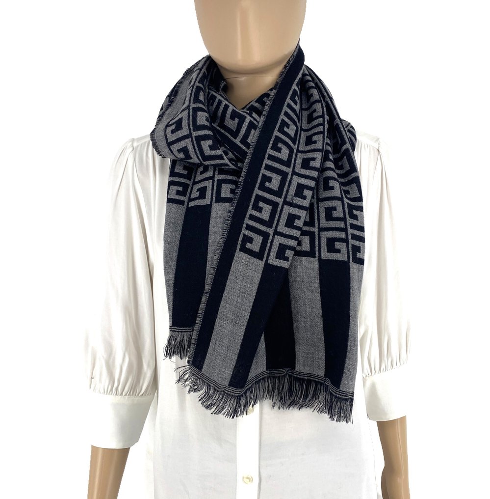 Givenchy - Scarf #3.2
