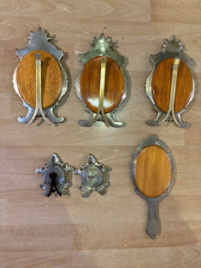 Frame (8)  - Metal - Tin/metal mouldings or frames. #1.0