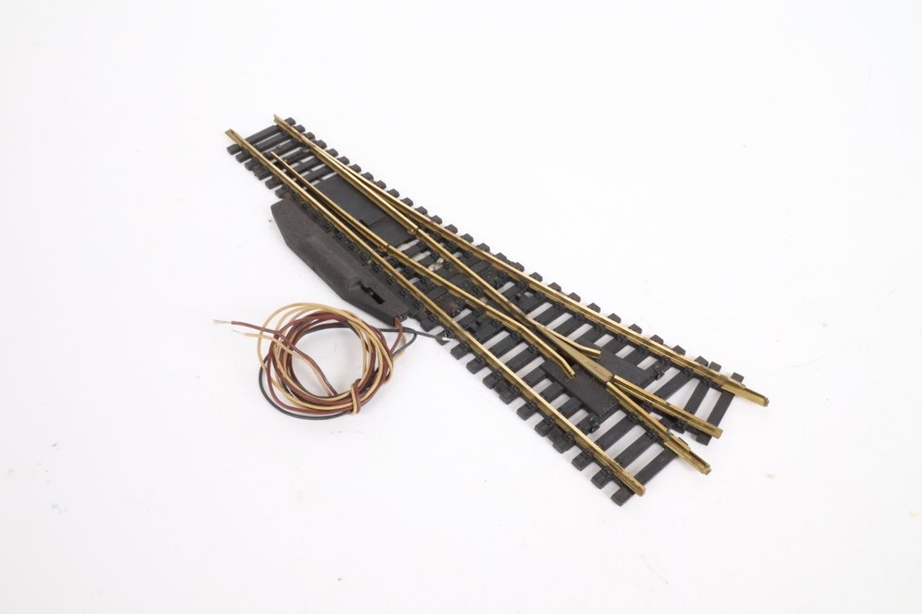 Fleischmann H0 - 6057, 6048 L/R - 模型火車軌道 (4) - 三路道岔和带驱动的直线道岔 #3.2