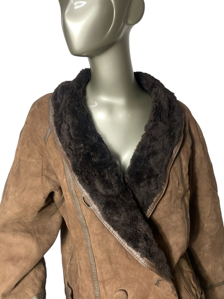 Artisan Furrier - Abrigo de piel #1.0