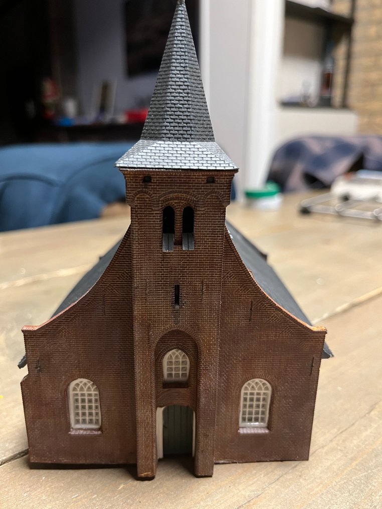 Tilly Models H0 - 87134 - Kituri de construit machete tren (1) - Pachet de construcție pentru model din rășină, pictat și uzat, pare a fi o capelă olandeză (Capela #1.0