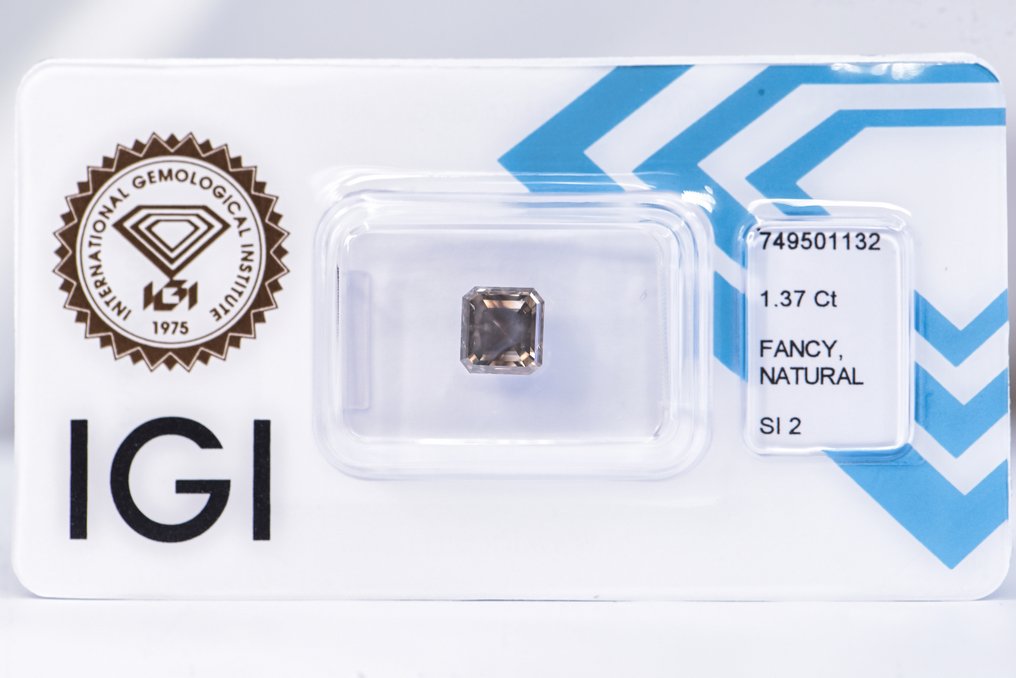 没有保留价 - 1 pcs 钻石  (天然色彩的)  - 1.37 ct - 祖母绿 - Fancy light 稍帶綠色的, 稍帶棕色的 黄色 - SI2 微内含二级 - 国际宝石研究院（IGI） - VG #1.0