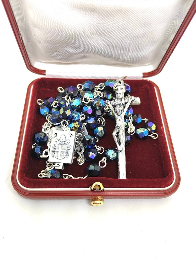  Różaniec - Różaniec z niebieskimi kryształami Papieża Jana Pawła II z czterema bazylikami Rzymu podarowany i - 1990-2000  #1.0