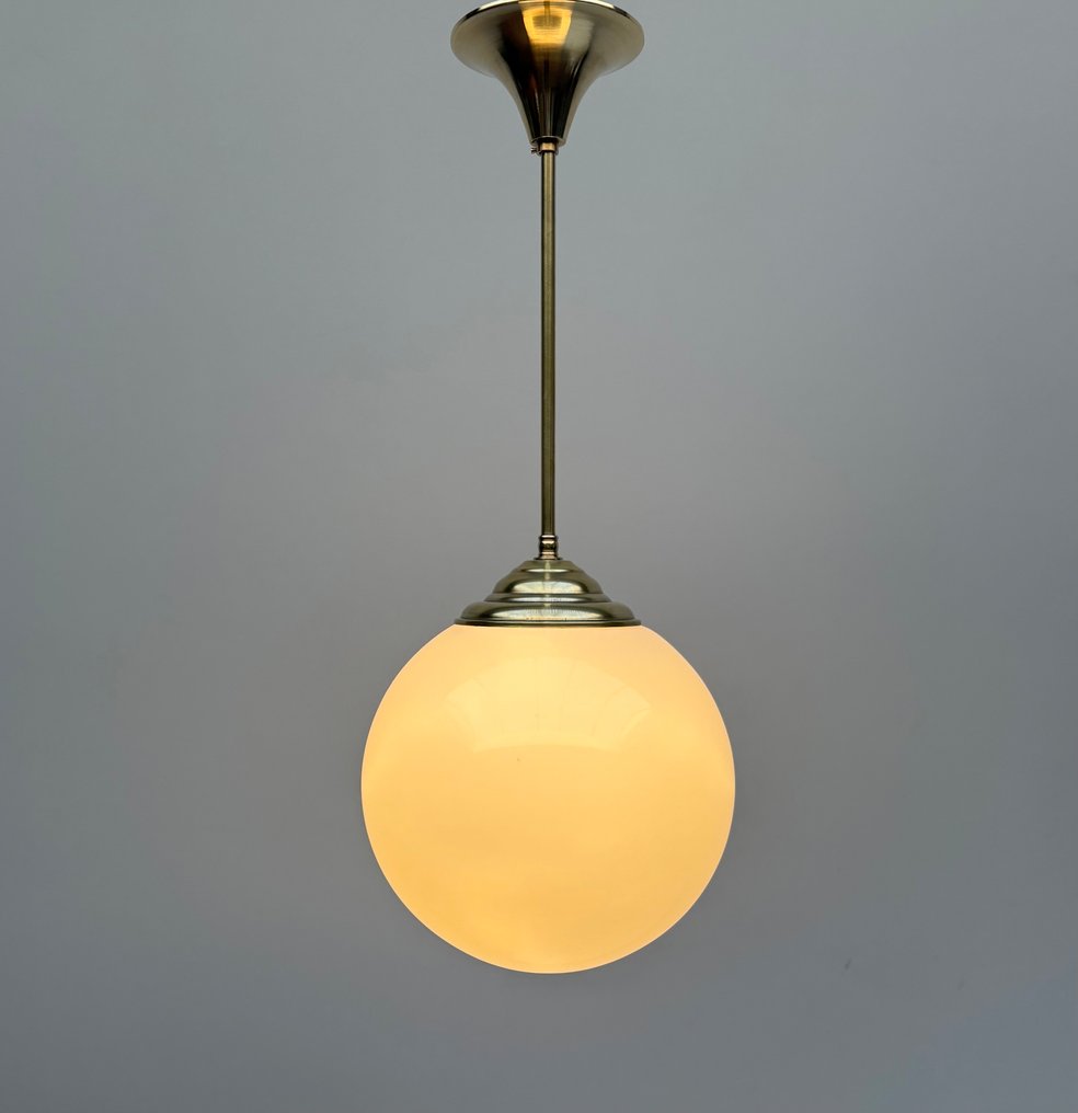 Φωτιστικό οροφής - Γυαλί οπαλίνης - Κρεμαστό φωτιστικό από μπρούντζο με οβάλ οπαλίνης κυκλή γυάλινο καπέλο. #1.0