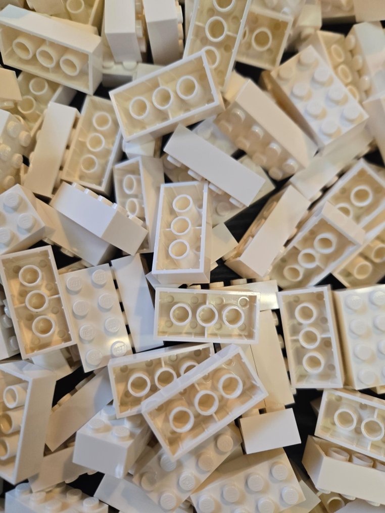 LEGO - Toy New Brick 2 x 4 White 200pcs #1.0