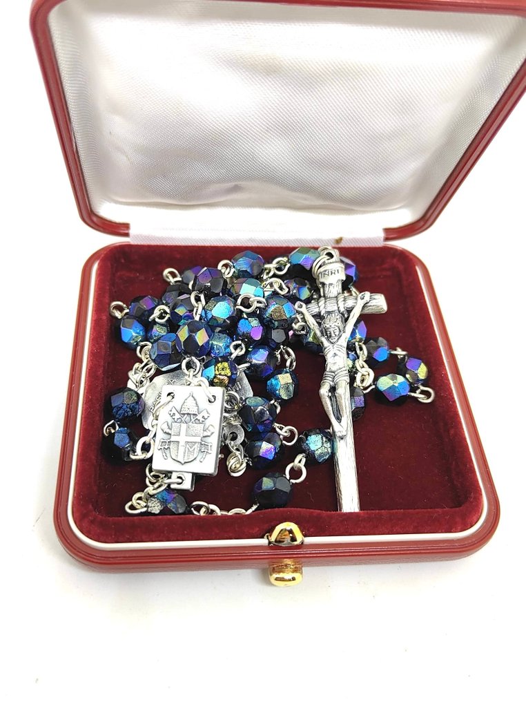  Różaniec - Różaniec z niebieskimi kryształami Papieża Jana Pawła II z czterema bazylikami Rzymu podarowany i - 1990-2000  #1.0