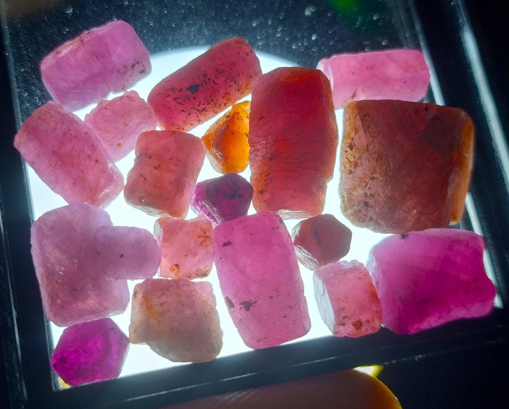 100,4 κατ. - Ανεπεξέργαστο ρουμπί Τραχύς- 20 g #1.0