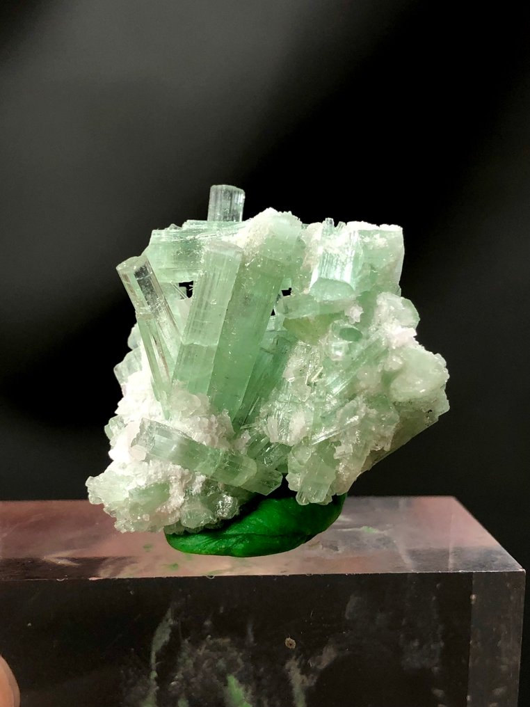 碧玺晶体簇，天然优质，巴伊巴色彩，美丽的形状，30克拉，无底价拍卖 水晶群 - 高度: 26 mm - 宽度: 24 mm- 6 g - (1) #2.1