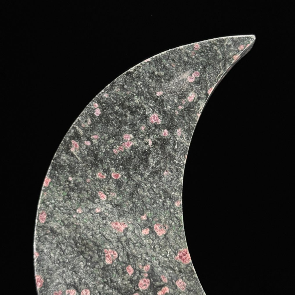 无底价 - 美丽的红色Maligano Jasper 新月形，配有定制支架 - 高度: 28.2 cm - 宽度: 17.5 cm- 1800 g - (1) #3.2