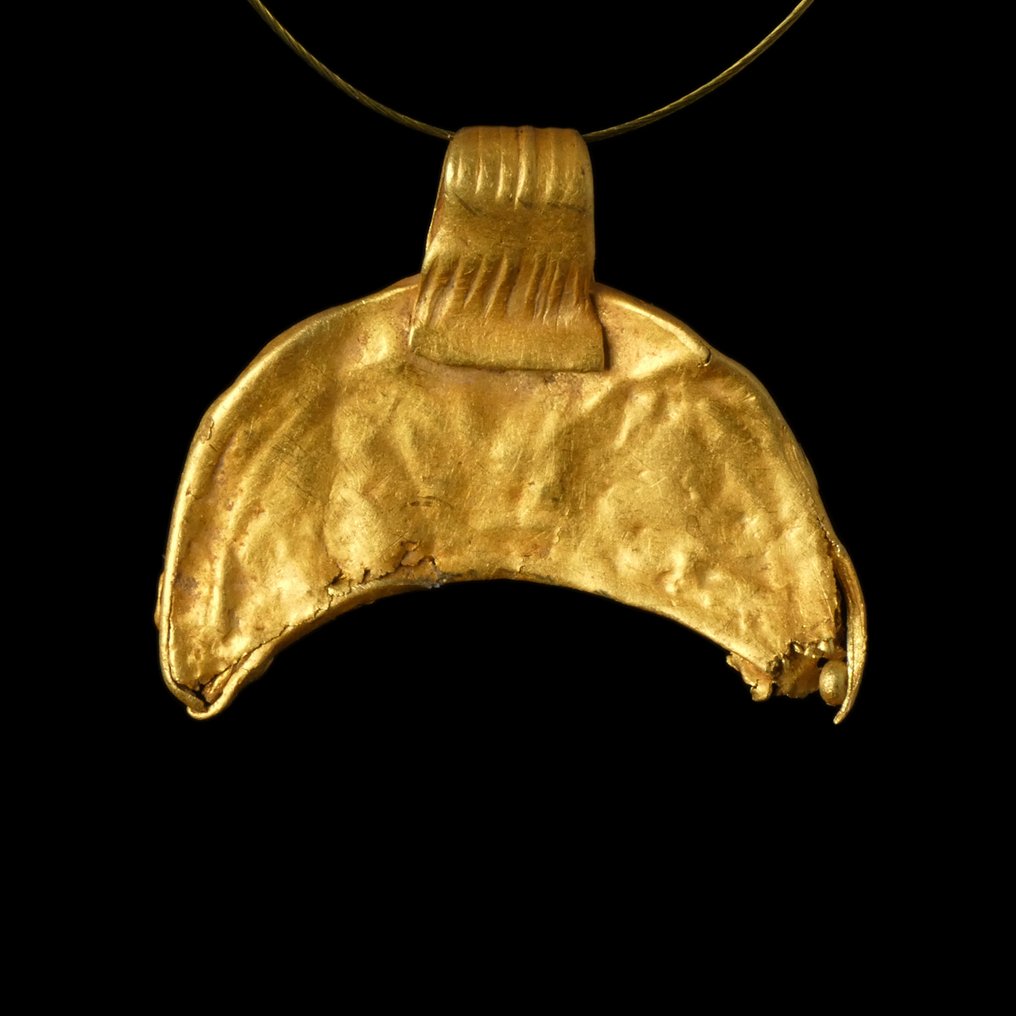 Αρχαία Ελληνική, Ελληνιστική Χρυσός Λαμπάδα Lunula με Nike και διακόσμηση με φίλγκρεϊ. #3.2